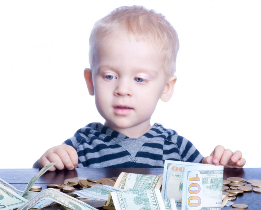 Россияне сказали, сколько денег нужно на ребенка в месяц